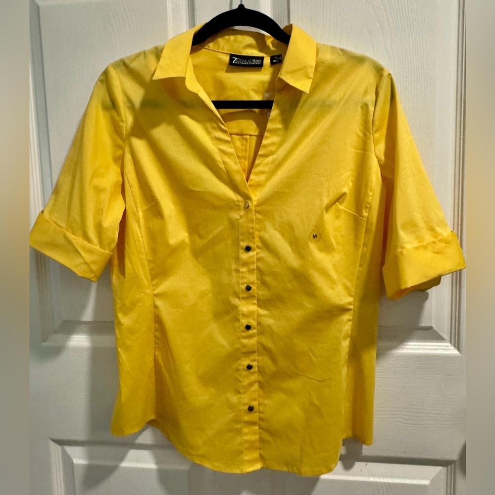 New York & Co. 7th Ave Design Studio Yellow V-Neck Collared Snap Button Up Shirt
